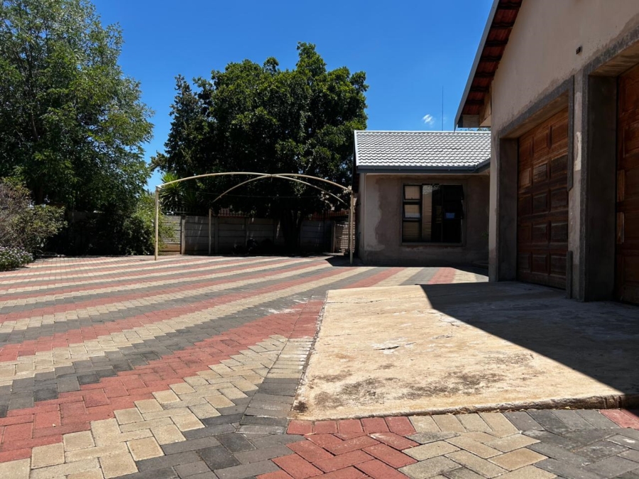 4 Bedroom Property for Sale in Uitsig Free State